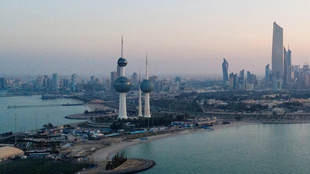درجات حرارة مرتفعة وغيوم جزئية نهاراً مع طقس معتدل خلال ساعات الليل